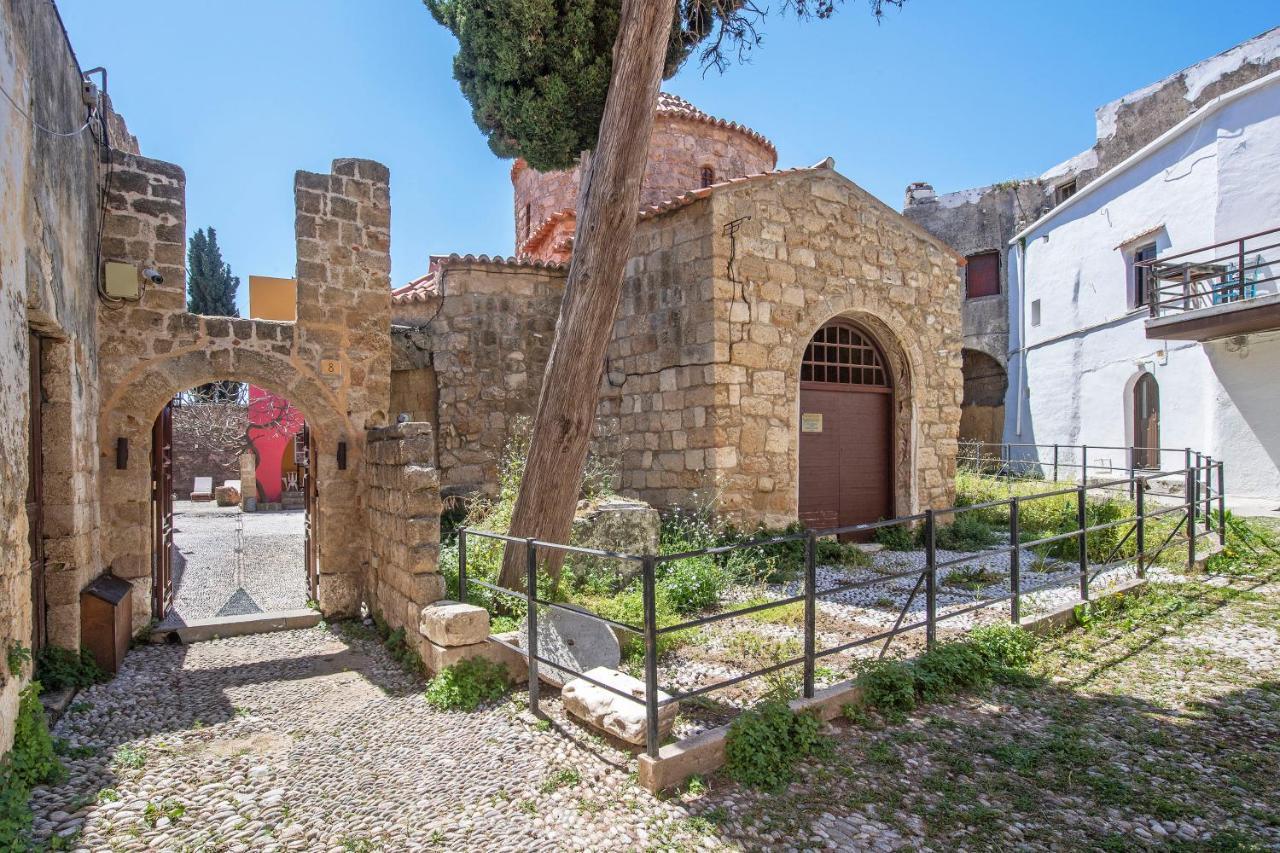 Saint Artemios Boutique 4*